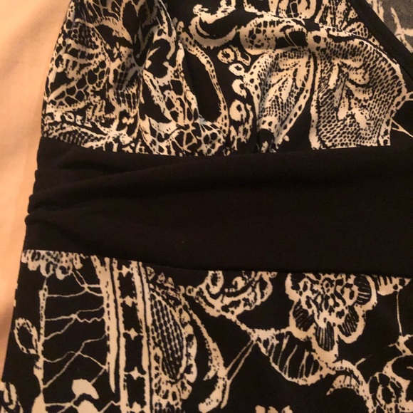 Body Cental knee lengthy Women’s black and white dress - Picture 2 of 6